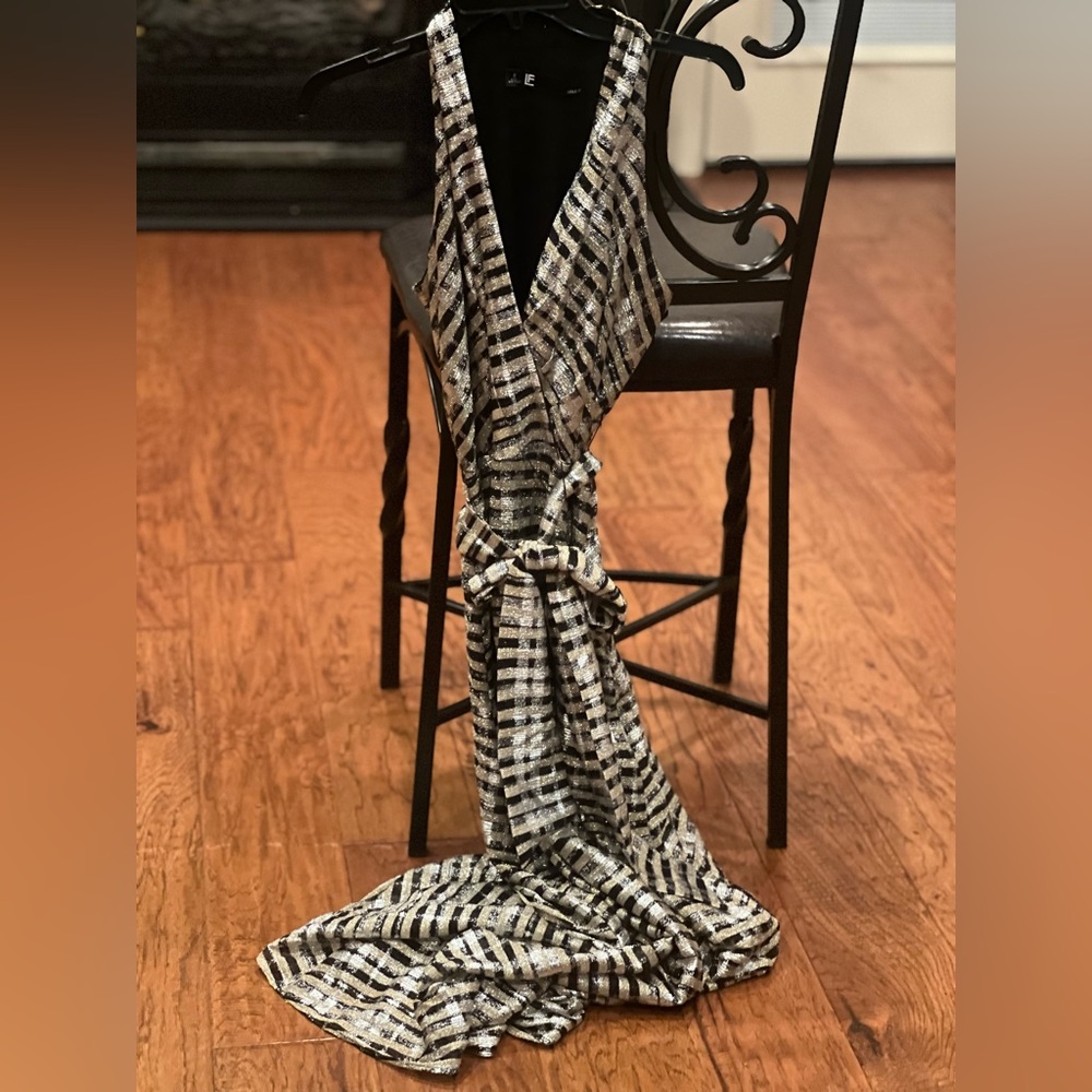 Sleeveless formal dress